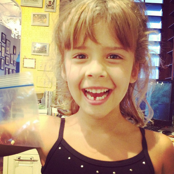 Honor Warren, Tooth, Jessica Alba Honor Warren, Tooth, Jessica Alba